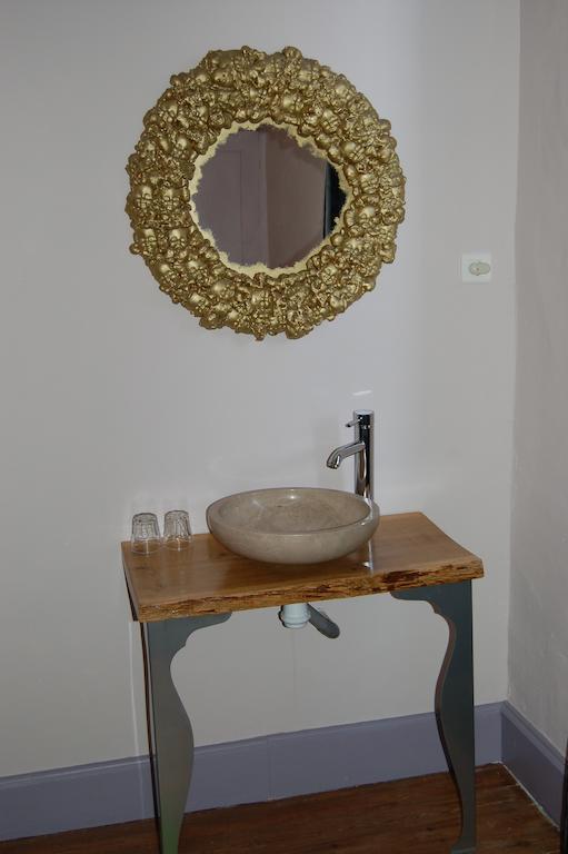 La Vieille Ecole Bed & Breakfast Bourgougnague Bagian luar foto