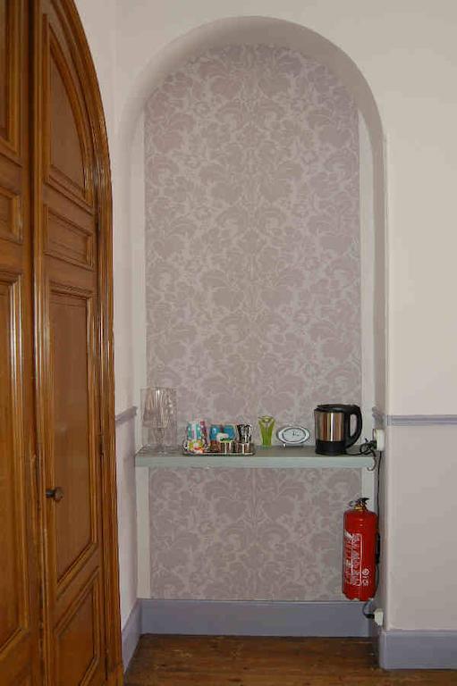 La Vieille Ecole Bed & Breakfast Bourgougnague Bagian luar foto